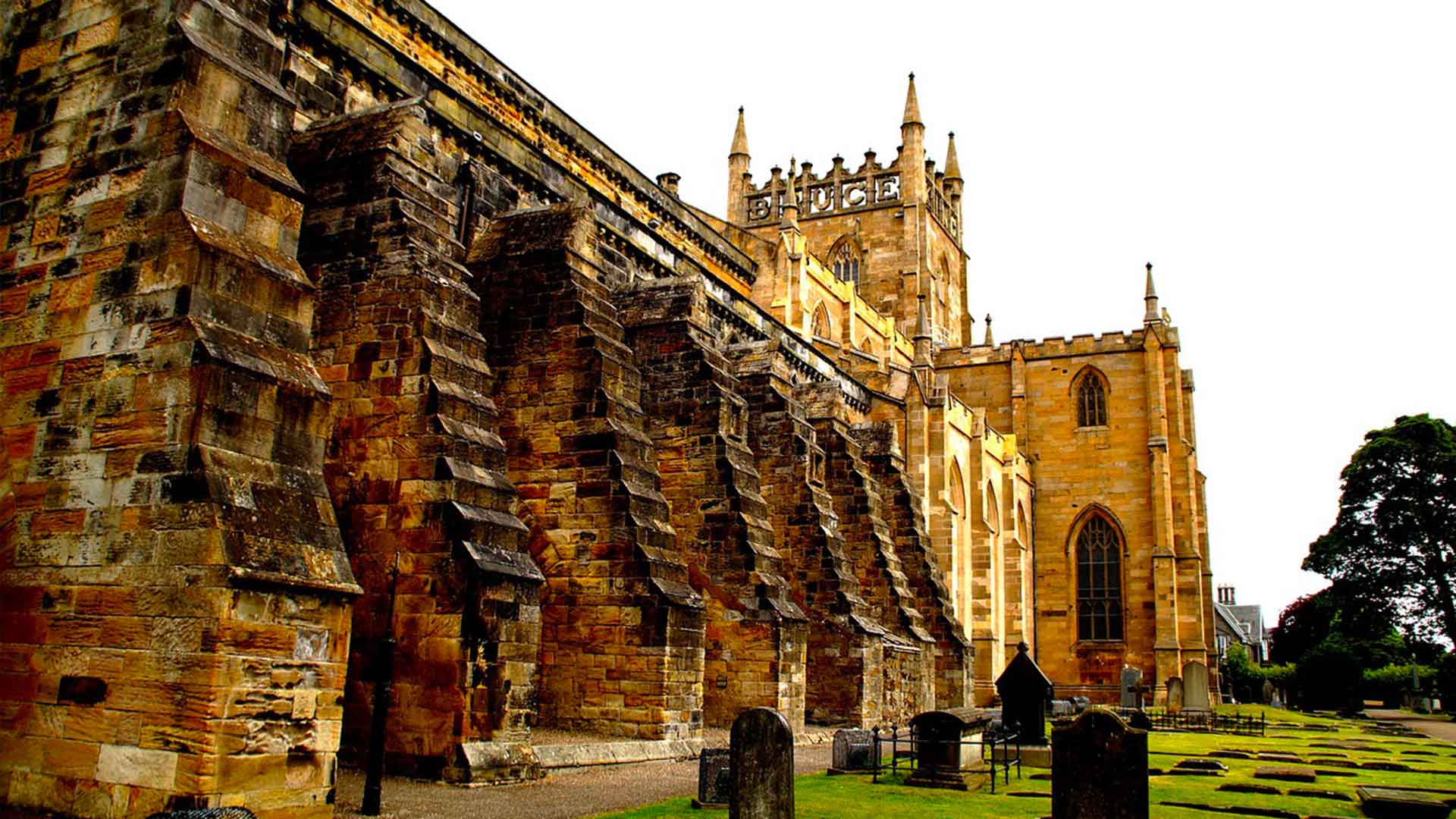 Dunfermline Travel Guide Motorhome & Vanlife