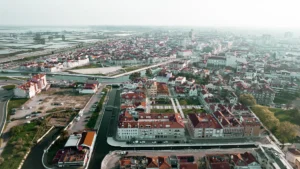 Aerial view of Aveiro, Portugal, with its picturesque canals and red roofs under a clear sky.