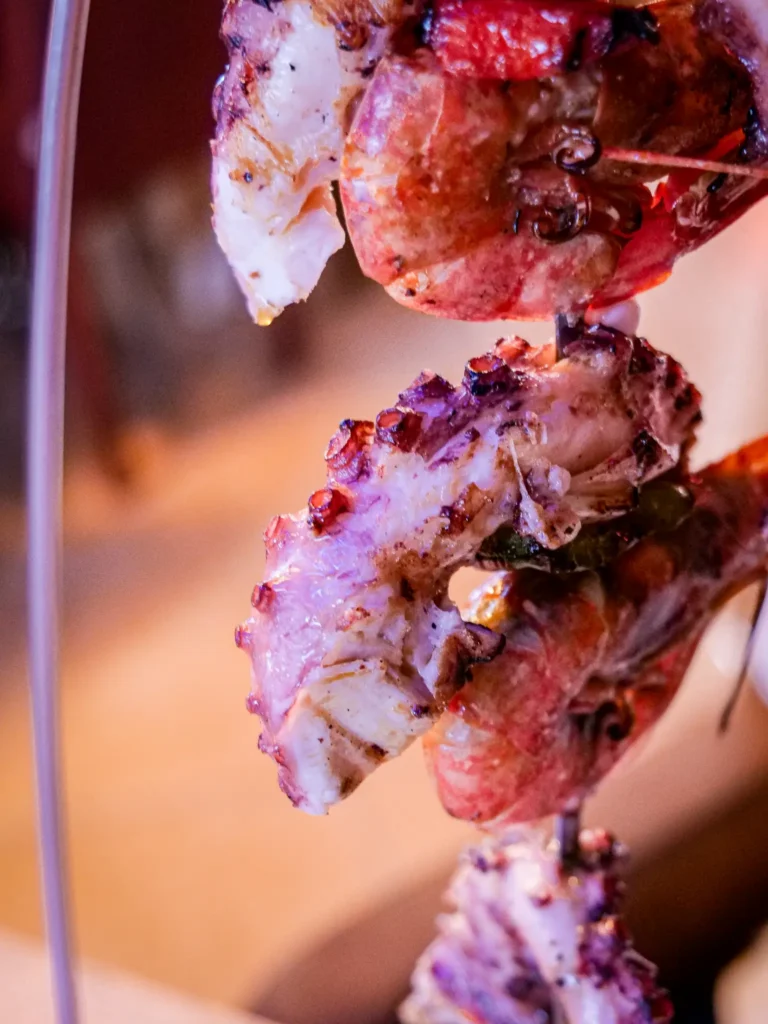 Octopus and prawn skewer restaurant Polvo e companhia Santa luzia
