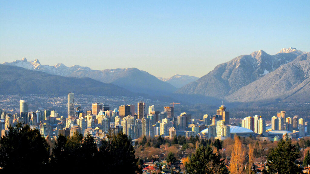 The skyline of Vancouver and the mountains in the background