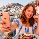 Caroline uses an unlimited SIM card in Greece, selfie at the port of Naxos with a view of the old town.