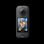 Insta360 X4 Air front view, touchscreen showing a 360 selfie and dual 360° lens