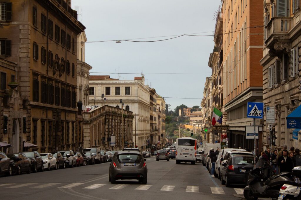 Busy street in central Rome, where Italian 4G coverage is never an issue
