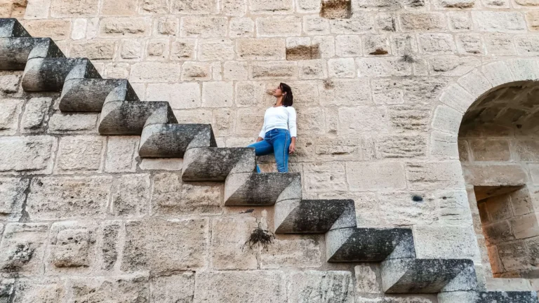 Aigues-Mortes: medieval walls, a surprise festival and a night in the vines